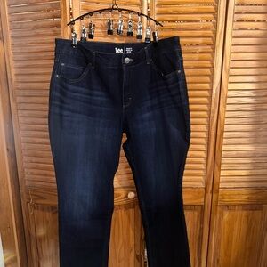 NWT-20W -Lee Women's Deep Indigo Straight Leg mid rise reg fit Jeans